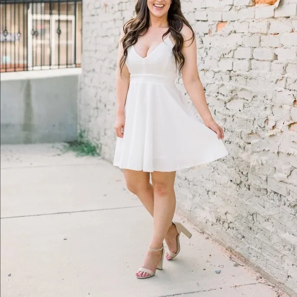 V Neck White Fit And Flare Dress Knee Length Half Sleeve V-Neck Fit Flare  Midi
